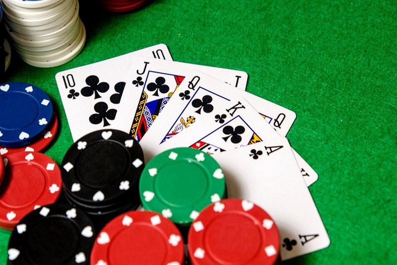 Tay bài trong thứ tự bài Poker là gì?