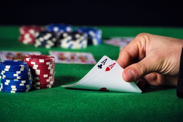 Kỹ Thuật Squeeze trong Poker: Chiến Lược Chiến Thắng Hiệu Quả